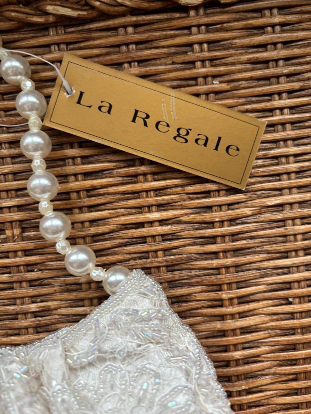 La Regale Crystal Bead Ivory Sequined Hand Bag Pearl Handle NWT - Picture 3 of 5